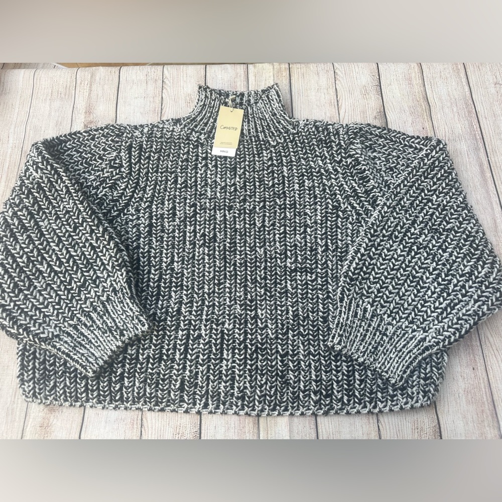 NWT Mango MNG turtleneck sweater size XXL
Pit to pit: 29 1/2”
Length: 20”